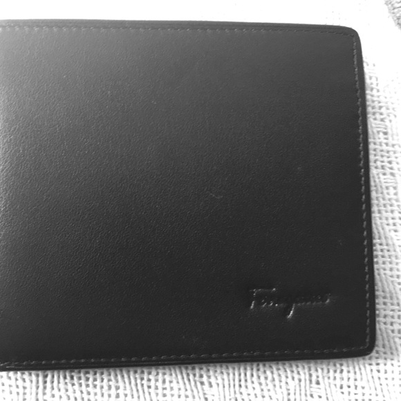 Black leather Farragamo wallet - Picture 1 of 1